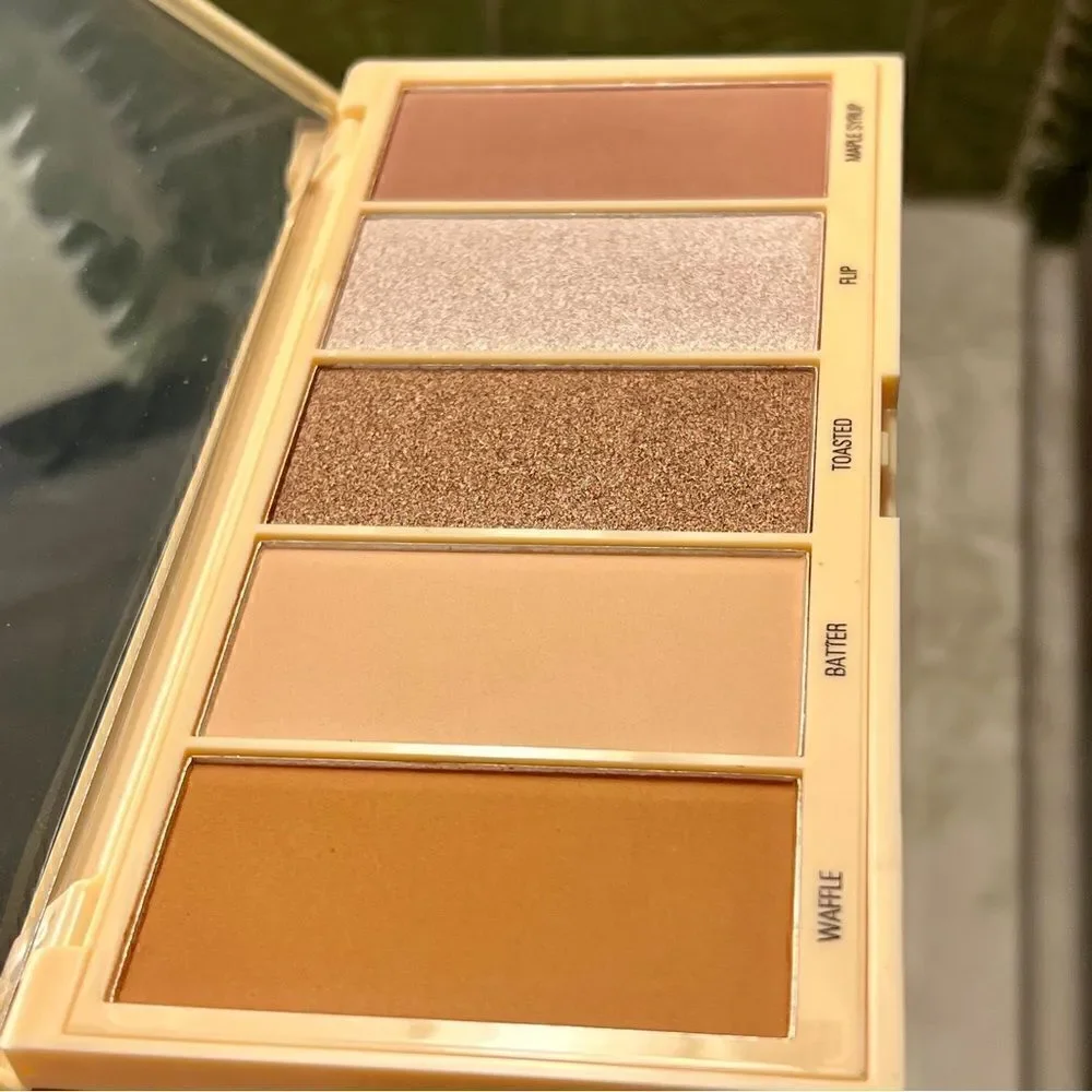 Makeup Revolution Waffle Face Palette Bronzer Contour Highlighter NEW